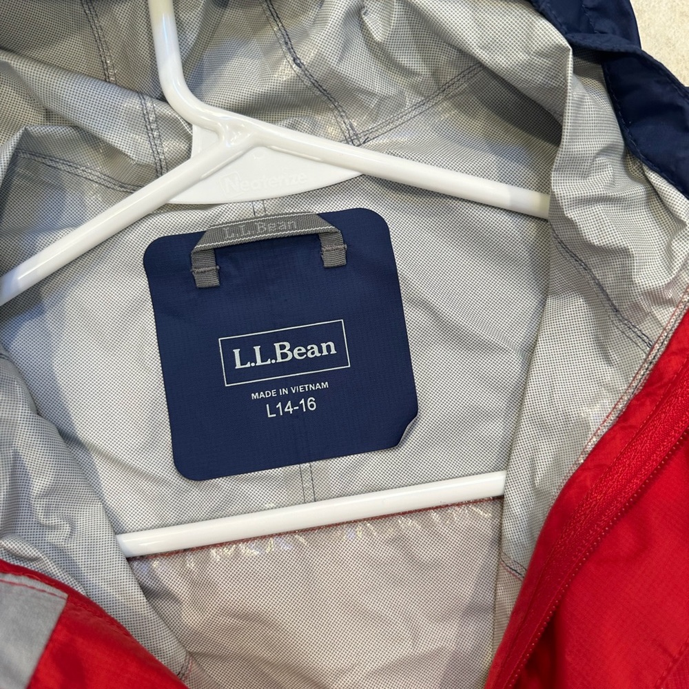 LL Bean Trail Model Kid’s Rain Jacket - size 14/16 - Like New condition - Picture 3 of 3